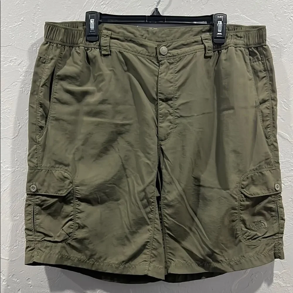 🔥🔥 THE NORTH FACE‎ Men's Olive Nylon Cargo Shorts Size XL - PERFECT Condition